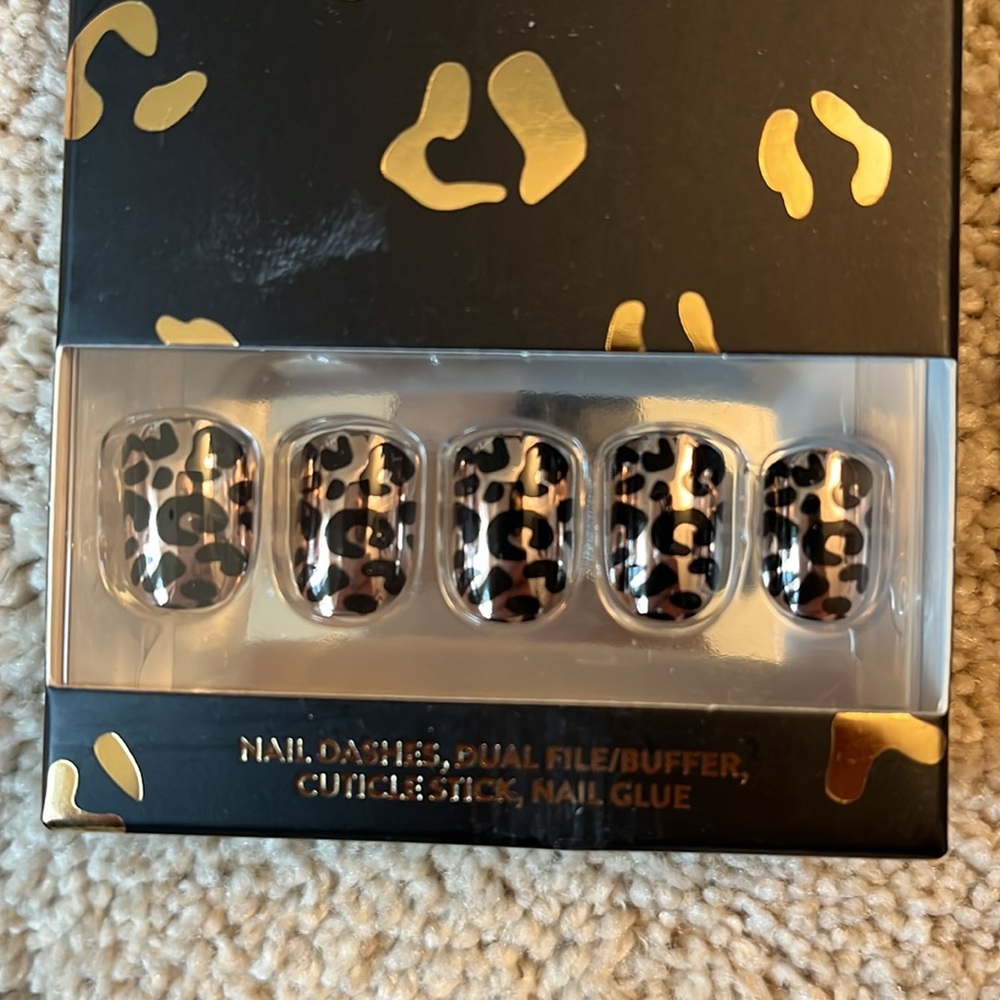 Red Aspen Nails New Unopened - Picture 2 of 2